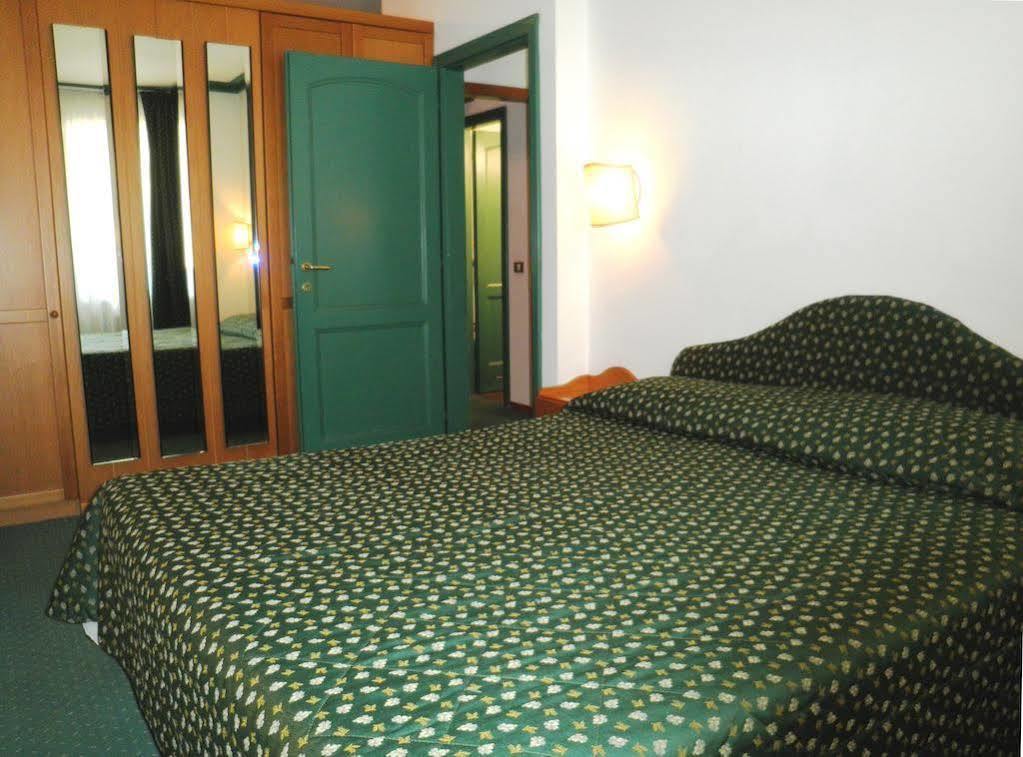 Residence Hotel Sport Campiglio มาดอนนาดีกัมปิโญ ภายนอก รูปภาพ