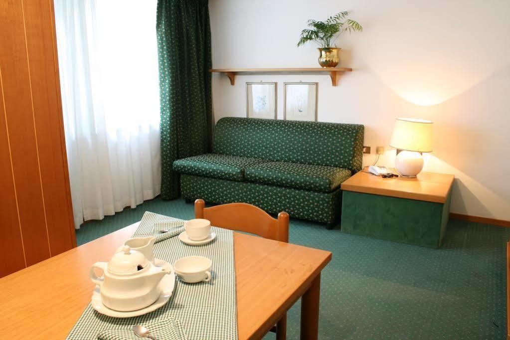 Residence Hotel Sport Campiglio มาดอนนาดีกัมปิโญ ภายนอก รูปภาพ